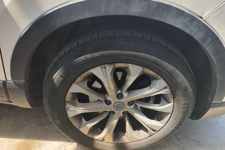 Used Brilliance V3 2016 1.5L Manual Smart Version Right Front Wheel Hub