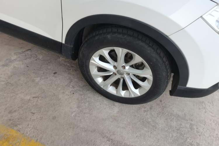 Used Brilliance V3 2016 1.5L Manual Comfort Model Right Front Wheel Hub