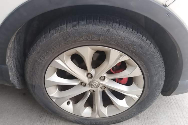 Used Brilliance V3 2016 1.5L Automatic Comfort Model Right Front Wheel Hub