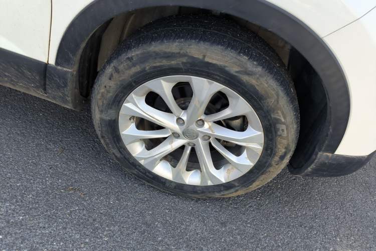 Used Brilliance V3 2016 1.5L Manual Comfort Model Right Front Wheel Hub