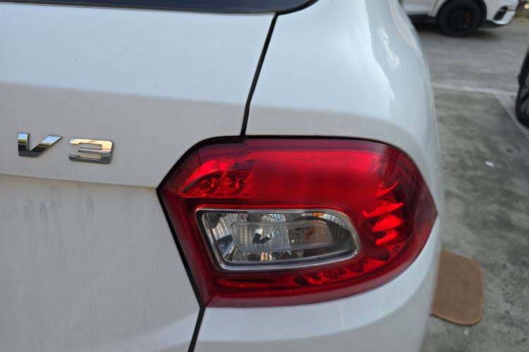 Used Brilliance V3 2016 1.5T Automatic Flagship Model Right Rear Taillight