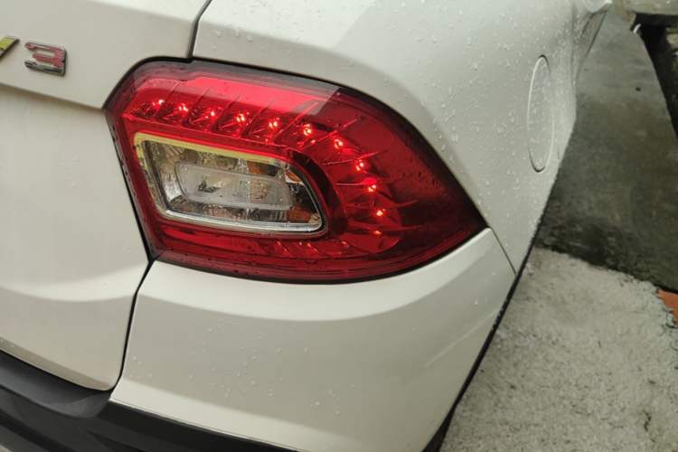 Used Brilliance V3 2016 1.5L Manual Smart Version Right Rear Taillight