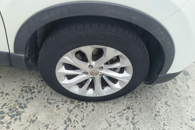 Used Brilliance V3 2016 1.5L Manual Smart Version Right Rear Wheel Hub