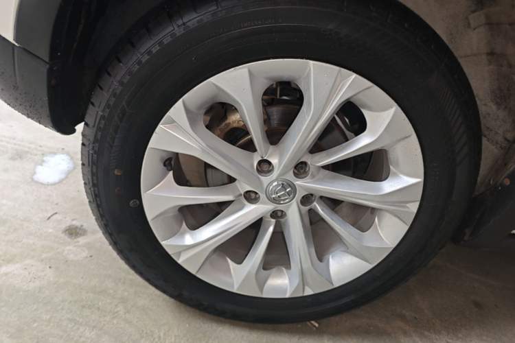 Used Brilliance V3 2016 1.5L Manual Smart Version Right Rear Wheel Hub