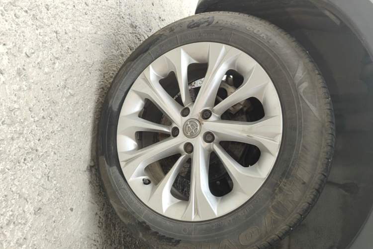 Used Brilliance V3 2016 1.5L Manual Smart Version Right Rear Wheel Hub