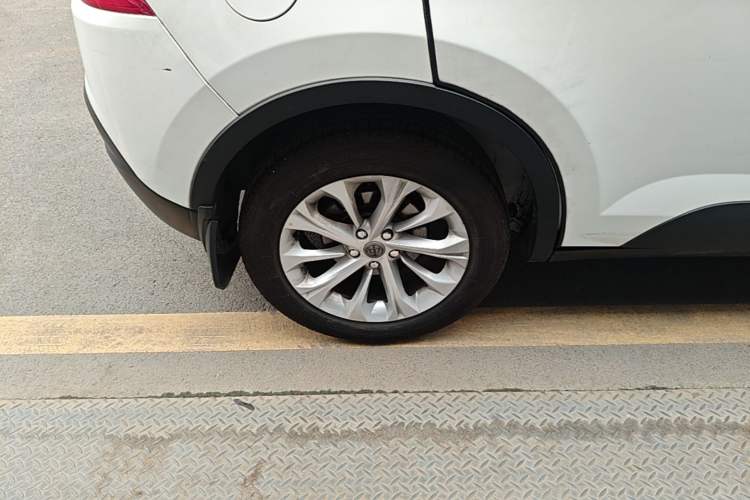 Used Brilliance V3 2016 1.5L Manual Smart Version Right Rear Wheel Hub
