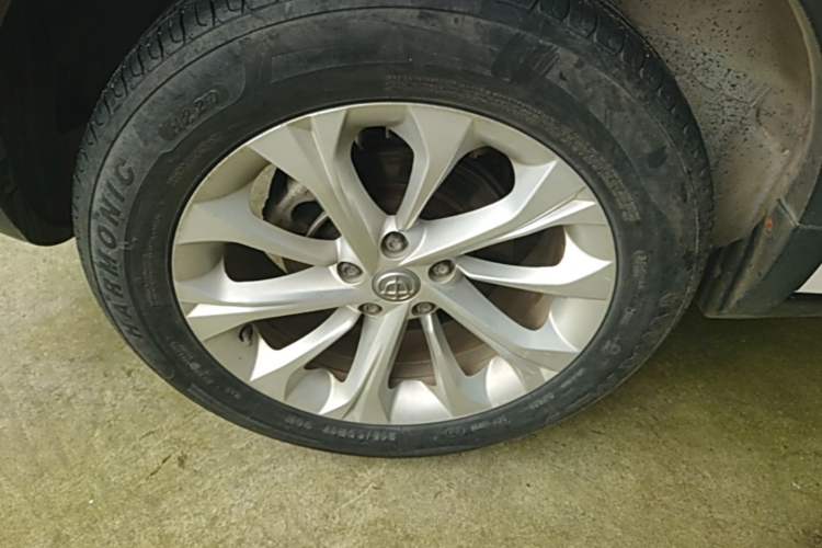 Used Brilliance V3 2016 1.5L Manual Elite Version Right Rear Wheel Hub