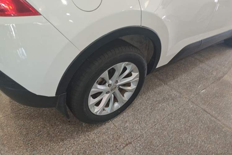 Used Brilliance V3 2016 1.5L Manual Smart Version Right Rear Wheel Hub