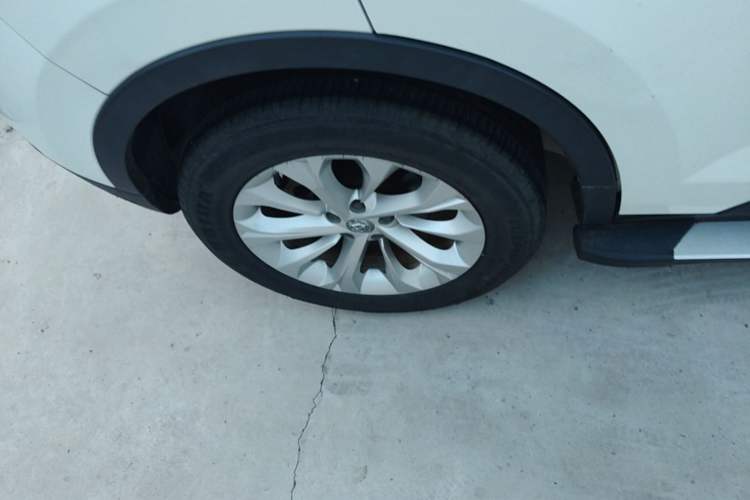 Used Brilliance V3 2016 1.5L Manual Smart Version Right Rear Wheel Hub