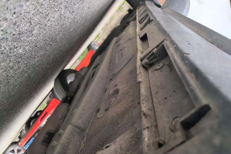 Used Brilliance V3 2016 1.5L Manual Smart Version Right Side Sill