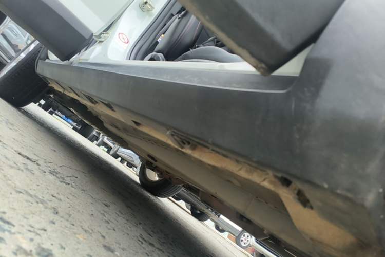 Used Brilliance V3 2016 1.5L Manual Smart Version Right Side Sill