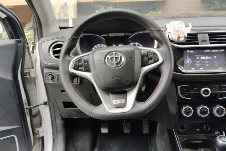 Used Brilliance V3 2016 1.5L Manual Smart Version Steering Wheel