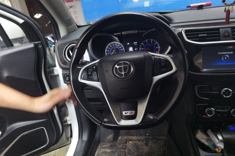 Used Brilliance V3 2016 1.5T Automatic Flagship Model Steering Wheel