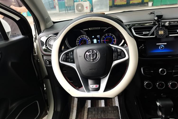 Used Brilliance V3 2016 1.5L Automatic Smart Version Steering Wheel