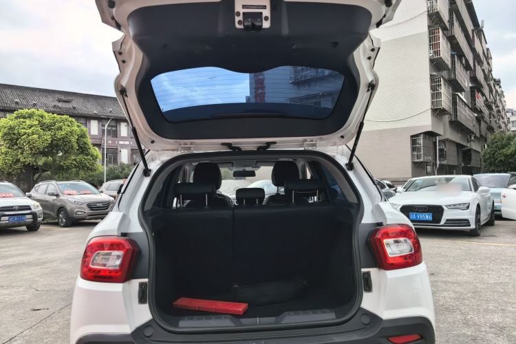 Used Brilliance V3 2016 1.5L Manual Smart Version Trunk