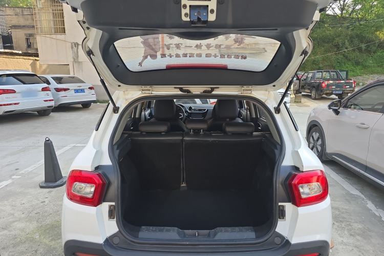 Used Brilliance V3 2016 1.5T Automatic Flagship Model Trunk