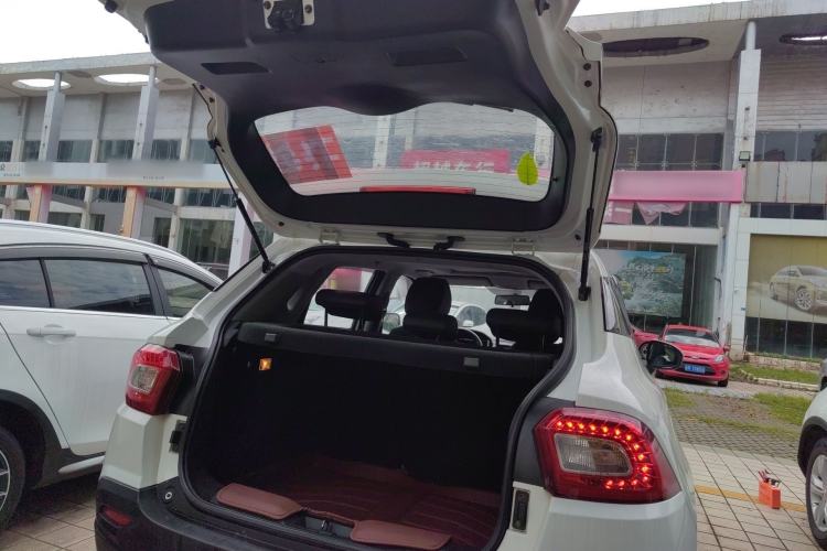 Used Brilliance V3 2016 1.5L Automatic Smart Version Trunk