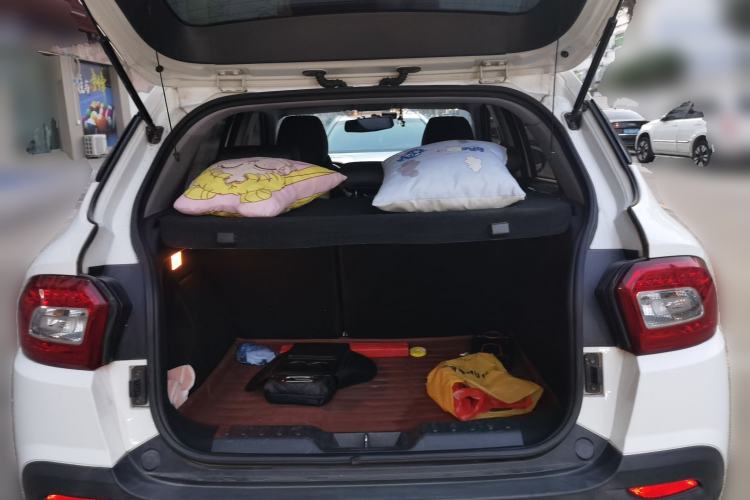 Used Brilliance V3 2016 1.5T Automatic Flagship Model Trunk