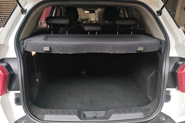 Used Brilliance V3 2016 1.5L Manual Smart Version Trunk