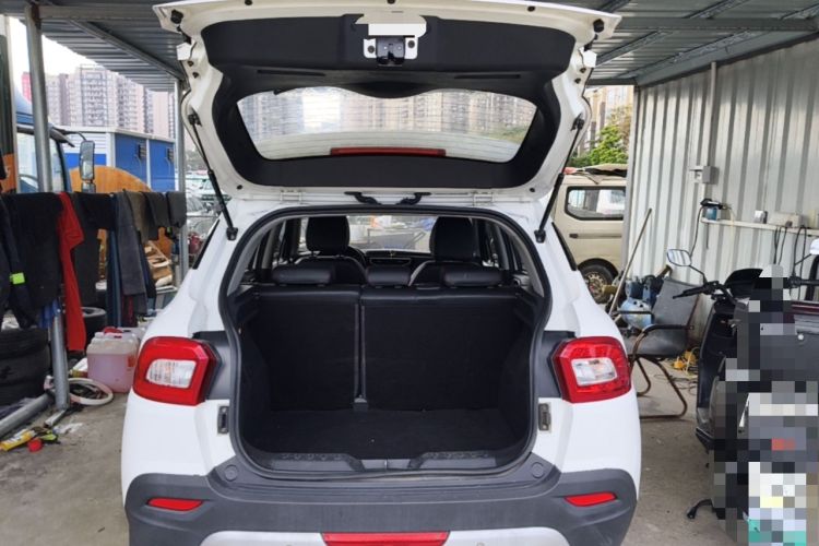 Used Brilliance V3 2016 1.5L Manual Smart Version Trunk