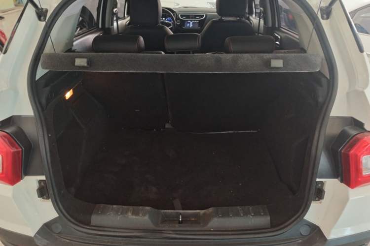 Used Brilliance V3 2016 1.5L Manual Smart Version Trunk