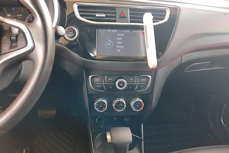 Used Brilliance V3 2016 1.5L Automatic Smart Version Audio And AC Panel