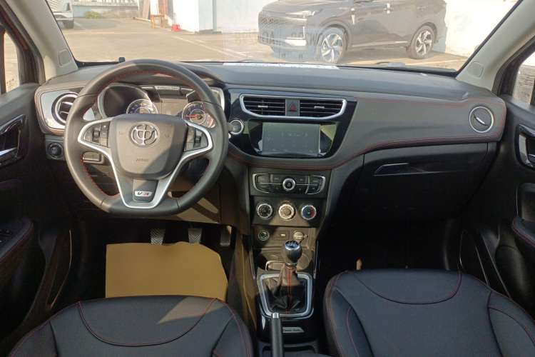 Used Brilliance V3 2016 1.5L Manual Smart Version Center Console