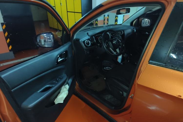 Used Brilliance V3 2016 1.5T Automatic Elite Model Driver Seat