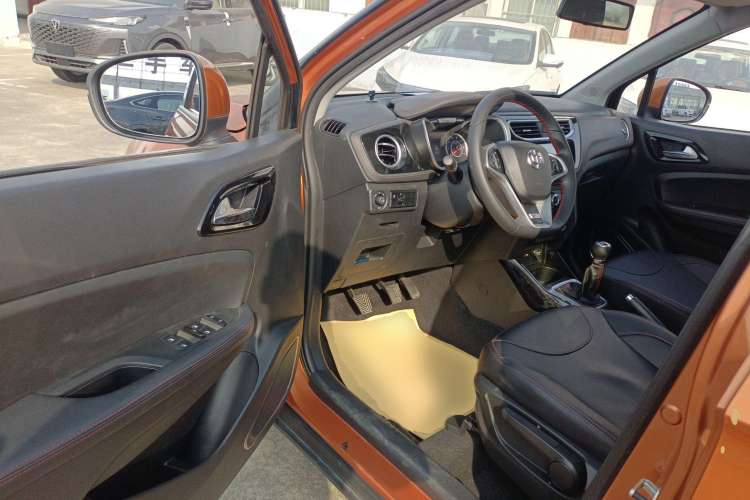 Used Brilliance V3 2016 1.5L Manual Smart Version Driver Seat