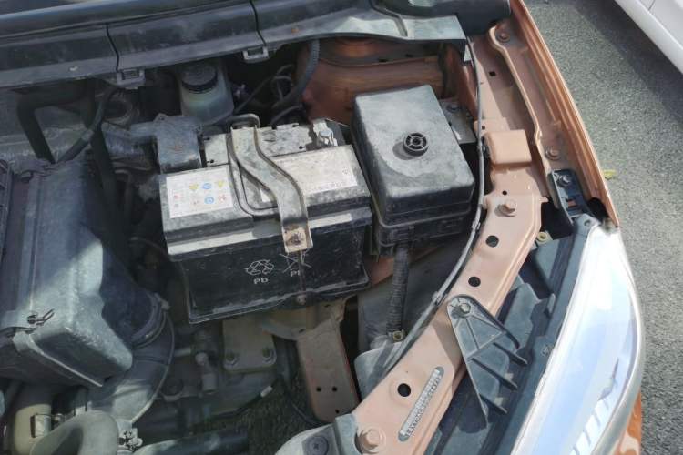 Used Brilliance V3 2016 1.5L Manual Smart Version Engine Bay Left