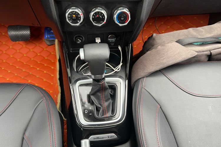 Used Brilliance V3 2016 1.5L Automatic Smart Version Gear Lever