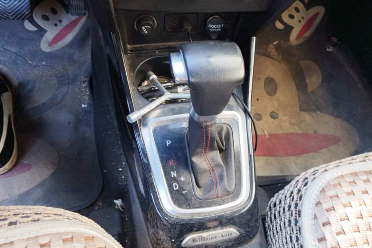 Used Brilliance V3 2016 1.5L Automatic Smart Version Gear Lever
