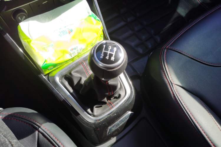 Used Brilliance V3 2016 1.5L Manual Smart Version Gear Lever