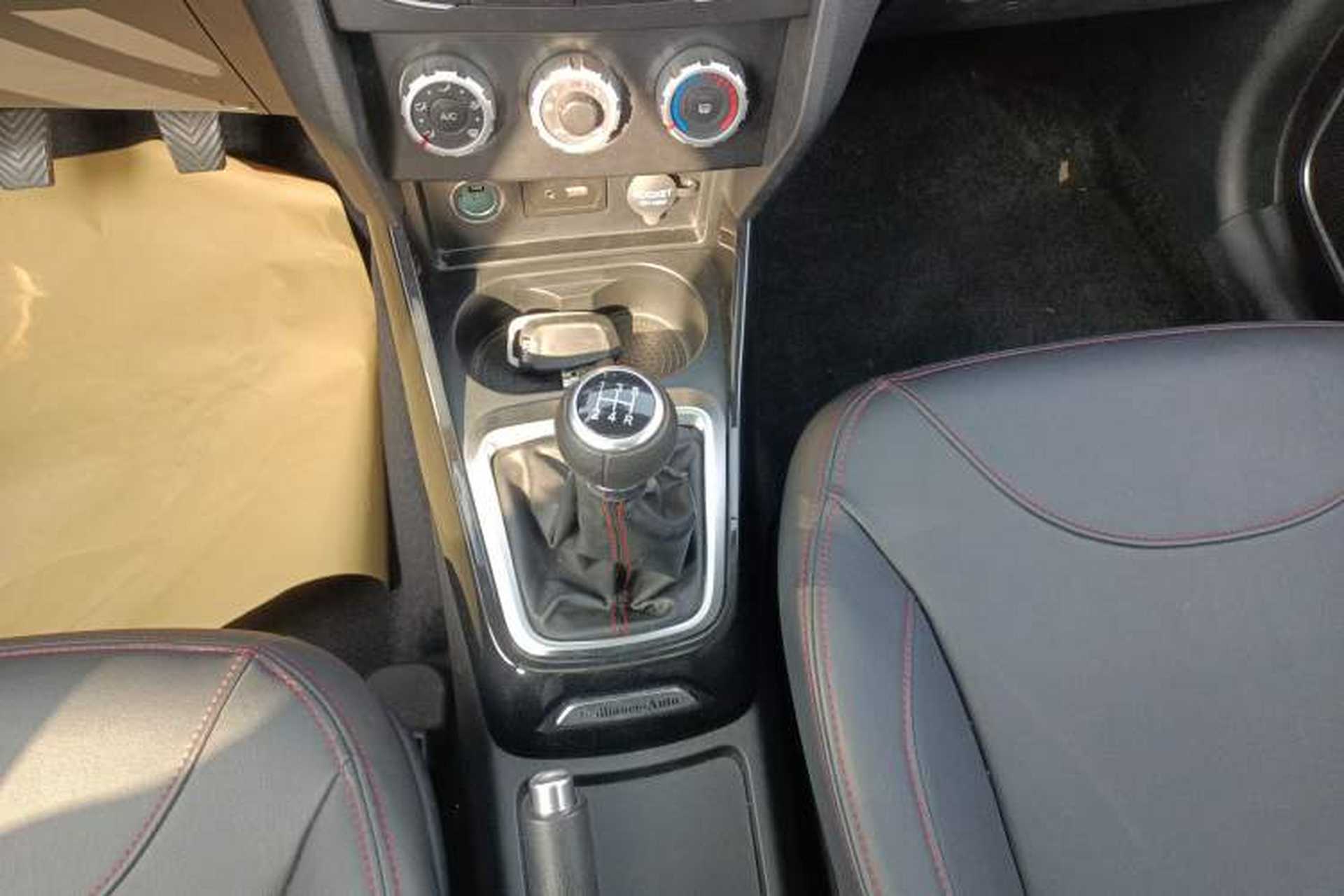 Used Brilliance V3 2016 1.5L Manual Smart Version Gear Lever