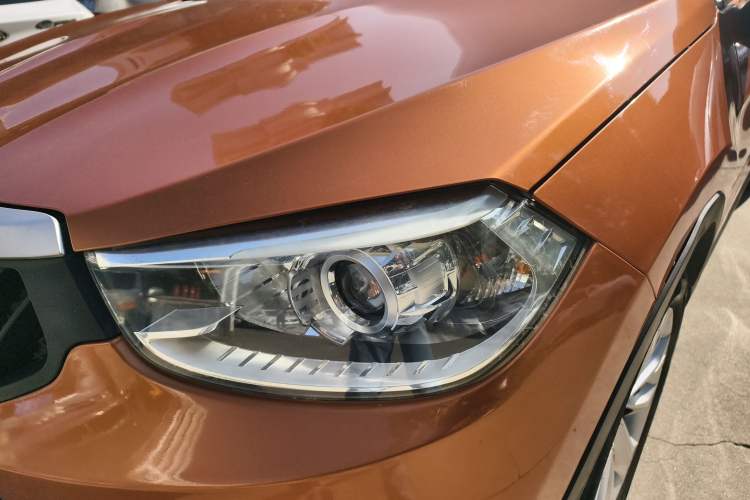 Used Brilliance V3 2016 1.5L Automatic Comfort Model Left Front Headlight
