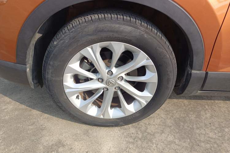 Used Brilliance V3 2016 1.5L Manual Smart Version Left Front Wheel Hub