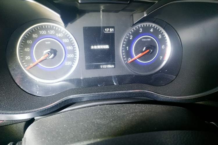 Used Brilliance V3 2016 1.5T Automatic Flagship Model Odometer Close Up