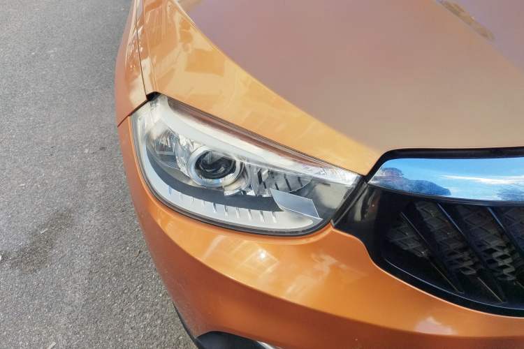 Used Brilliance V3 2016 1.5L Automatic Smart Version Right Front Headlight