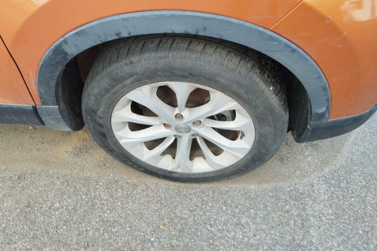 Used Brilliance V3 2016 1.5L Automatic Smart Version Right Front Wheel Hub