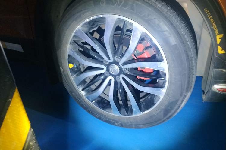 Used Brilliance V3 2016 1.5T Automatic Flagship Model Right Front Wheel Hub