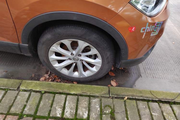 Used Brilliance V3 2016 1.5L Automatic Smart Version Right Front Wheel Hub
