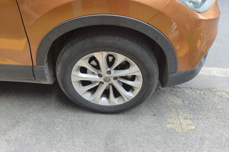 Used Brilliance V3 2016 1.5L Automatic Smart Version Right Front Wheel Hub