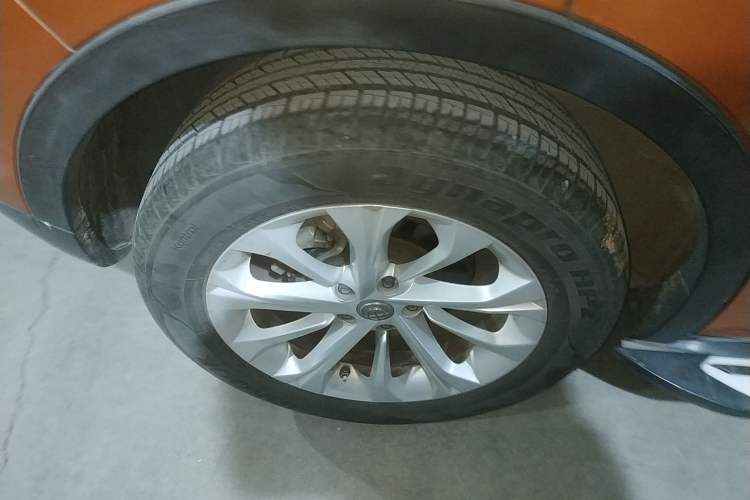 Used Brilliance V3 2016 1.5L Manual Smart Version Right Rear Wheel Hub