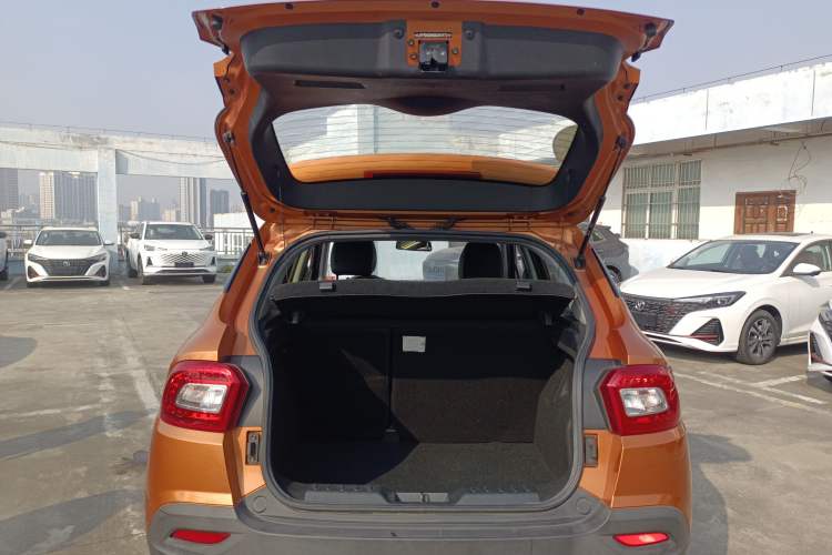 Used Brilliance V3 2016 1.5L Manual Smart Version Trunk