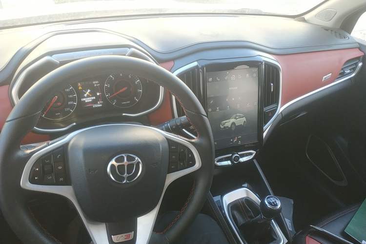 Used Brilliance V3 2017 1.5L Manual Smart Model Center Console