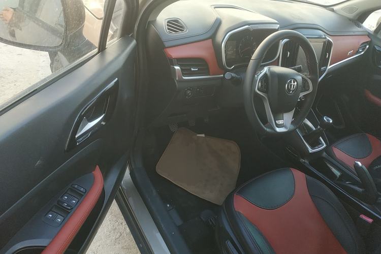 Used Brilliance V3 2017 1.5L Manual Smart Model Driver Seat