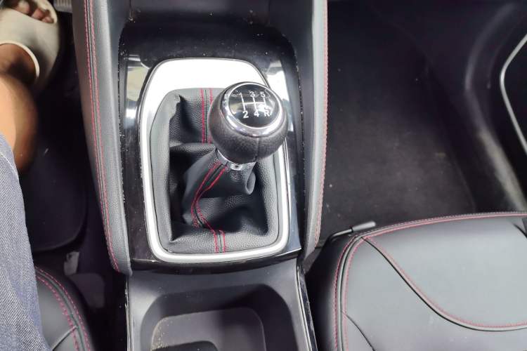 Used Brilliance V3 2017 1.5L Manual Comfort Model Gear Lever