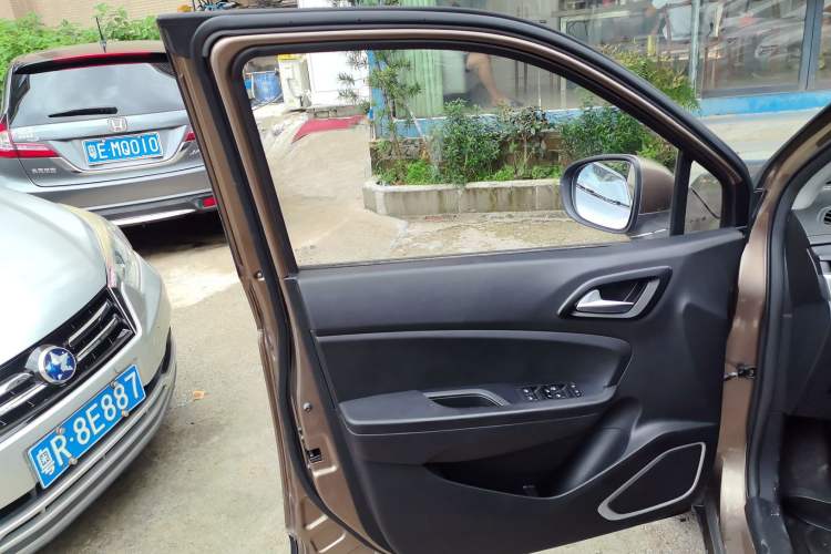 Used Brilliance V3 2017 1.5L Manual Comfort Model Left Front Door Interior