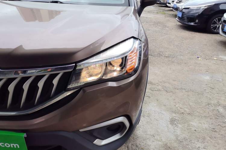 Used Brilliance V3 2017 1.5L Manual Comfort Model Left Front Headlight