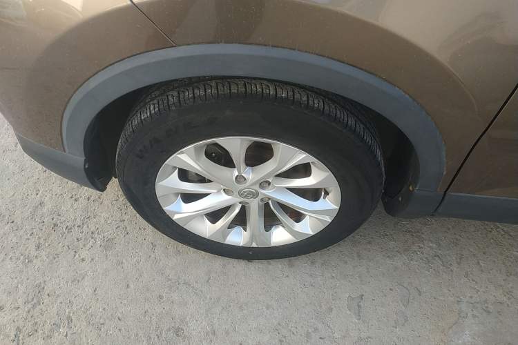 Used Brilliance V3 2017 1.5L Manual Smart Model Left Front Wheel Hub